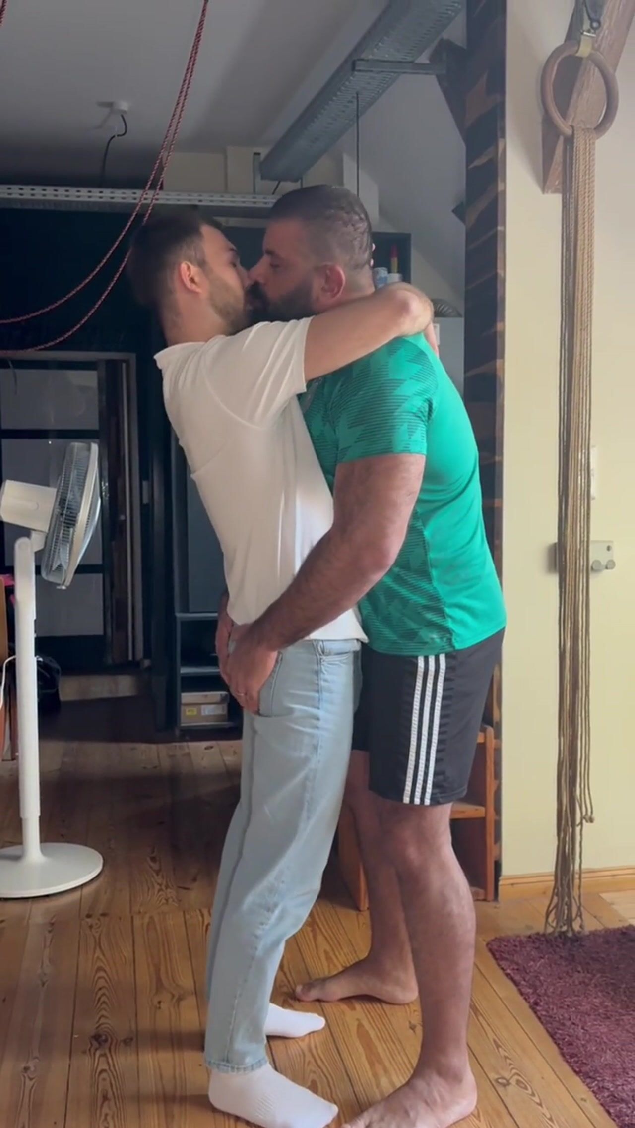 Pretty boy worships and gets fucked by Massive Daddy